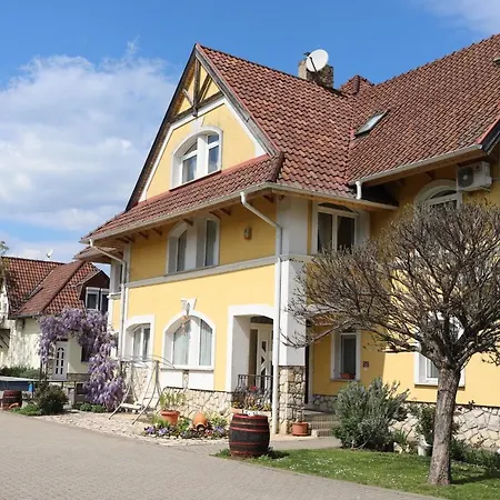 Jade Panzio Bed & Breakfast 3*