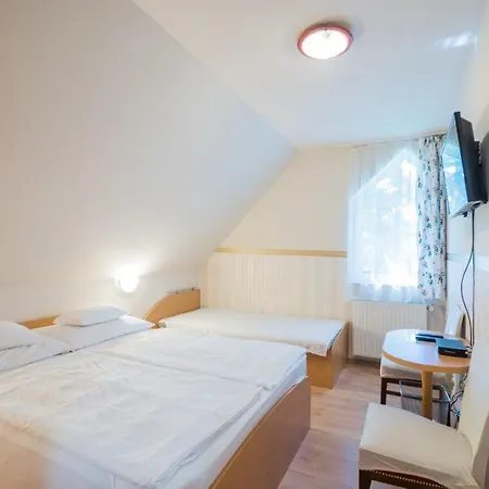 Jade Panzio Bed & Breakfast