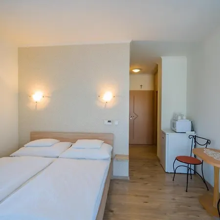 Jade Panzio Bed & Breakfast 3*