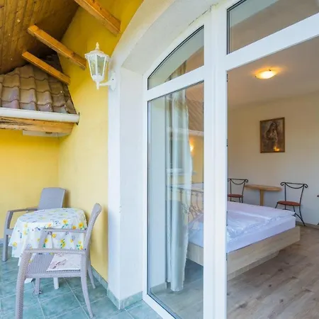 Jade Panzio Bed & Breakfast Balatonföldvár