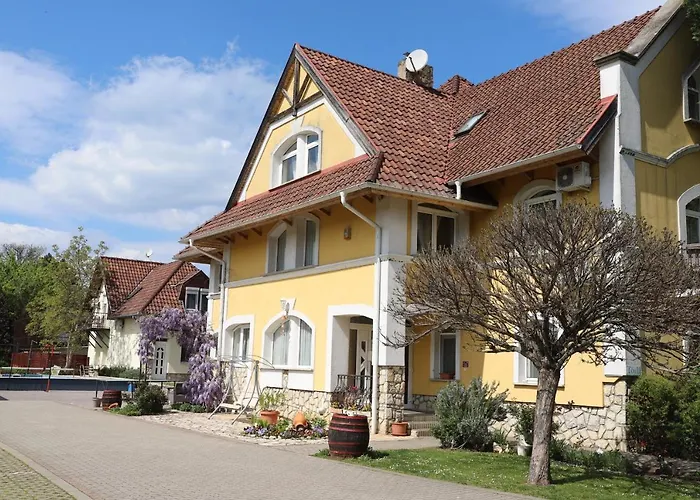 Jade Panzio ベッド・アンド・ブレックファスト 3*